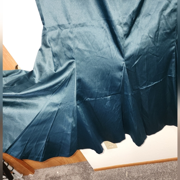 Satin maxi skirt - Picture 4 of 4